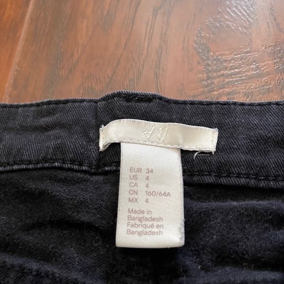 H&M black jean shorts - Picture 3 of 3